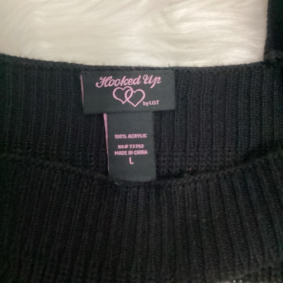 Hooked Up Women’s Black & White Stripes Cold Shoulder Knit Sweater Long Sleeves - Picture 5 of 5